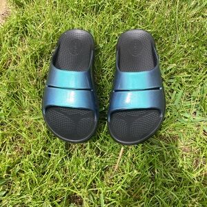 Oofos OOahh Luxe Unisex Recovery Slides NWOT